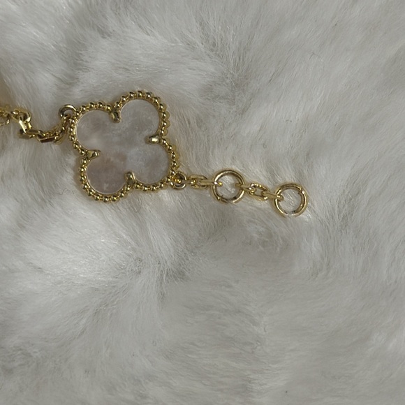 Clover Bracelet 18K Gold Plated—Mother Of Pearl— - Picture 9 of 10